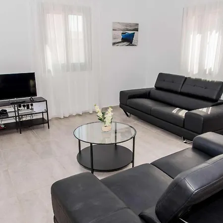 Villa Michaela Vine *